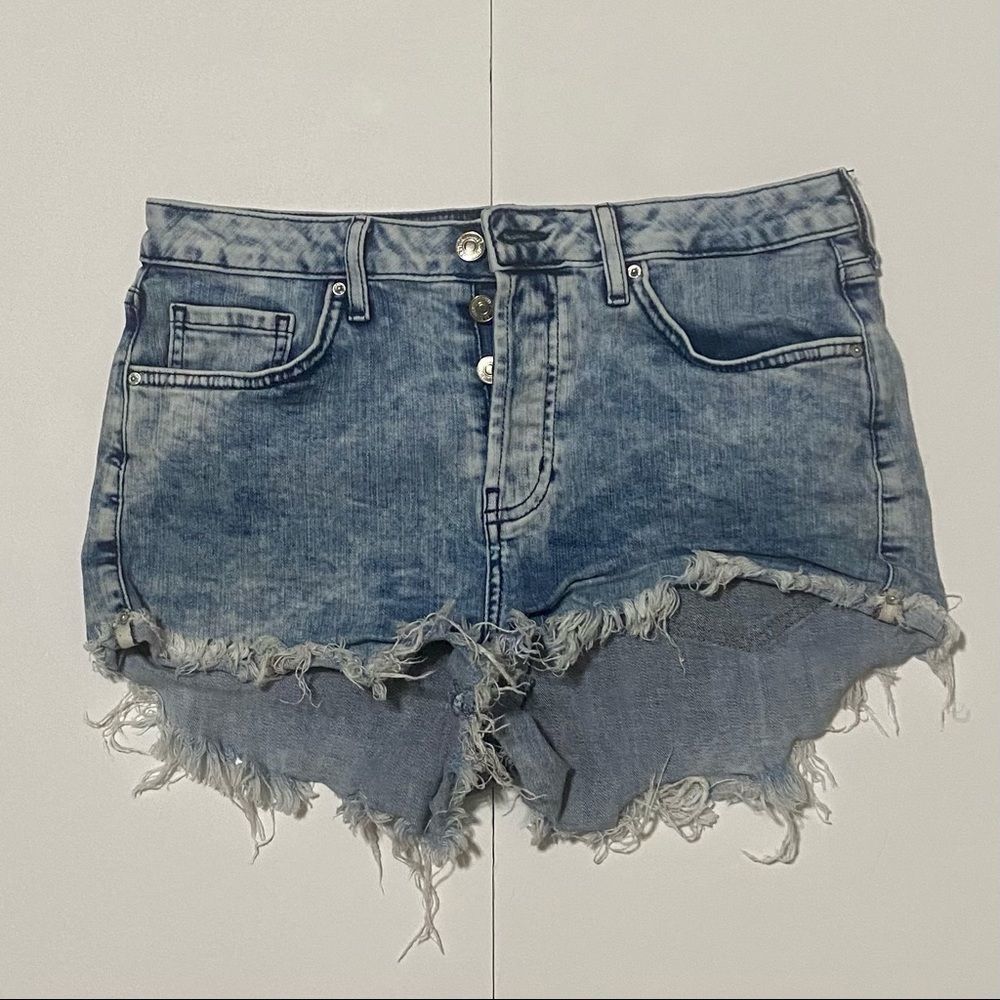 Forever 21 Button Front Size 28 Denim Blue Jean Shorts with Frayed Hem